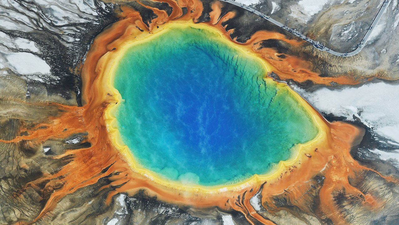 How Do Yellowstone Lake Hot Springs Compare To Oceanic Hydrothermal Vents?