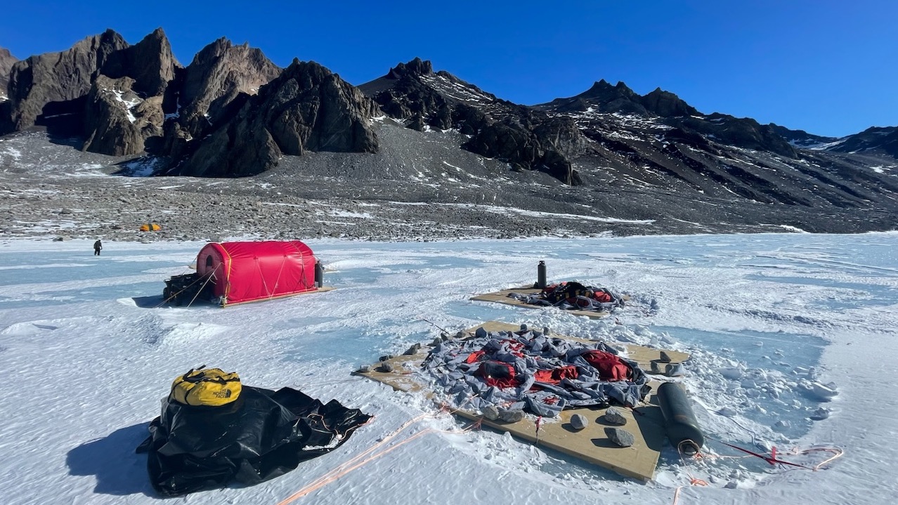 Rapporto dell’astrobiologo Dale Andersen sullo stato dell’Antartide: 15 novembre 2023: ancora maltempo sul lago Untersee