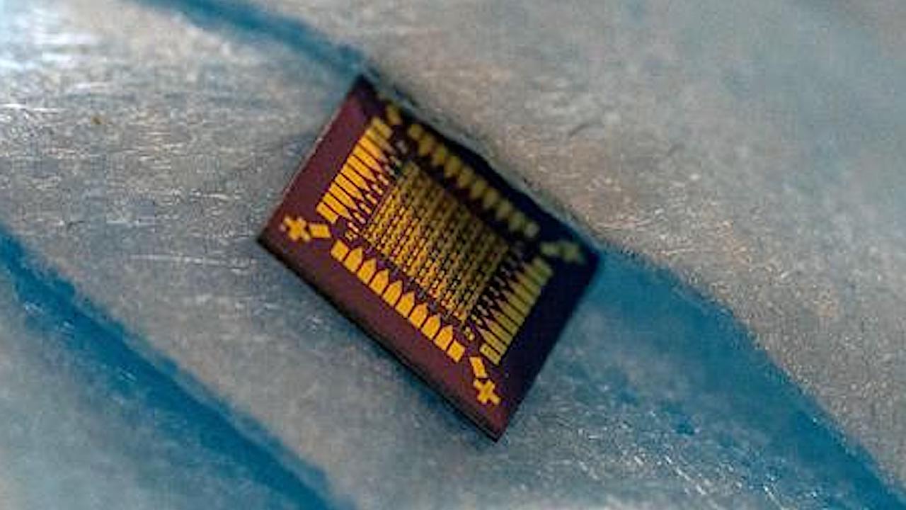 Tricorder Tech: Hybrid Transistors Set The Stage For Integration Of Biology And Microelectronics