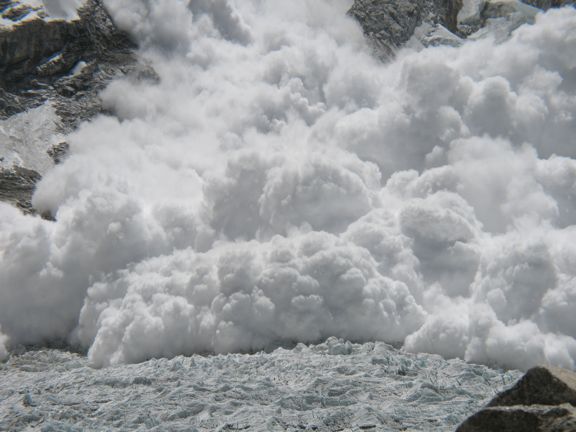 Keith Cowing Everest Update: Massive Avalanche Over The Lower Khumbu Icefall (Video)