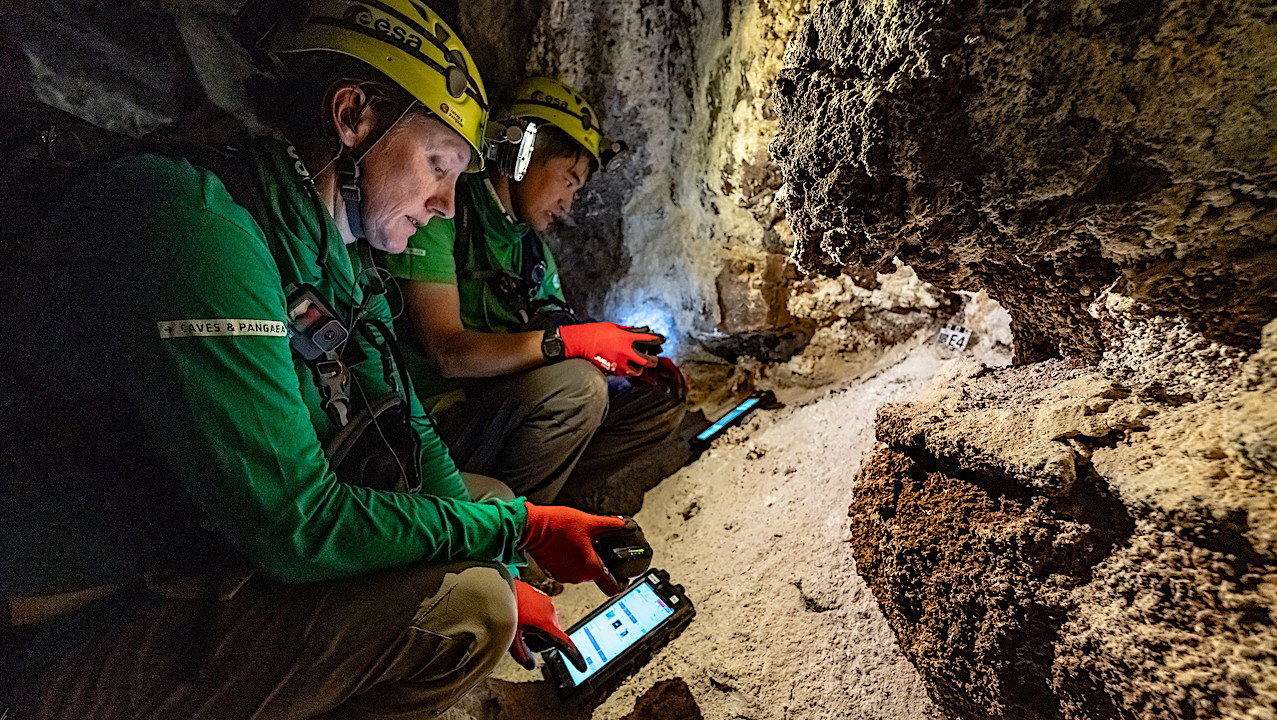 Tricorder Use By ESA PANGEA Away Team: ESA Electronic FieldBook And Spectrometer