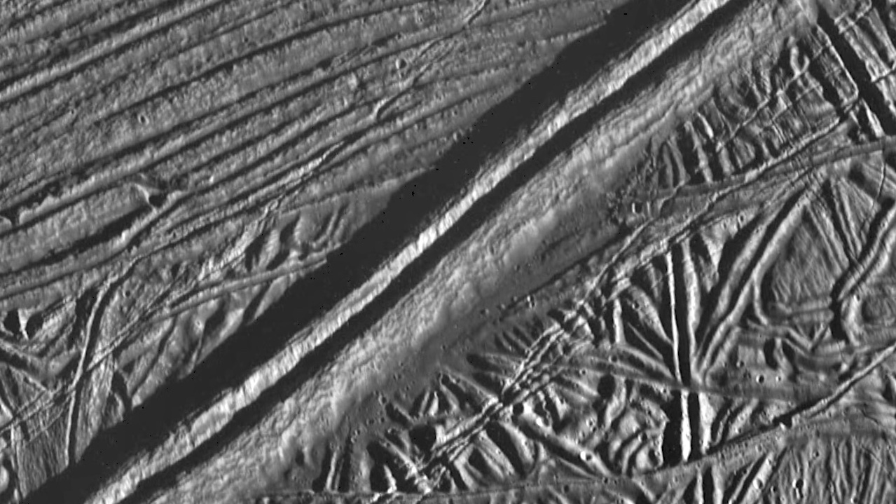 Europa’s Double Ridges Produced By Ice Wedging