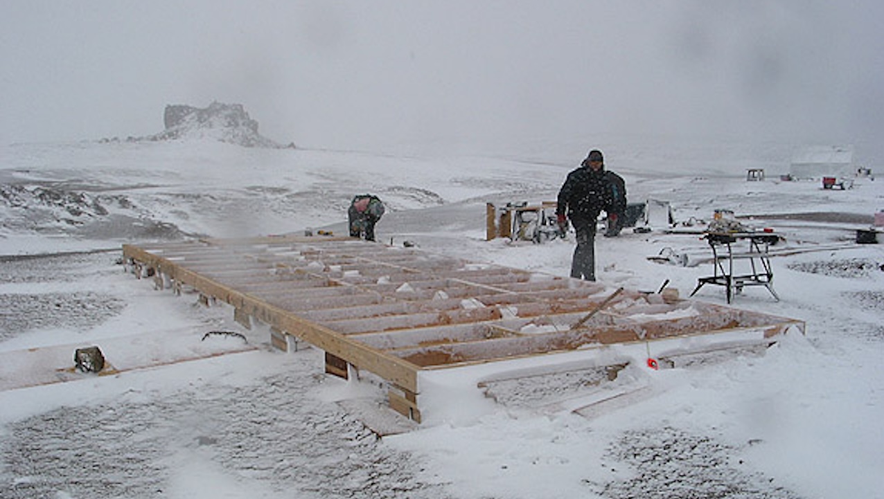 Keith Cowing’s Devon Island Journal – 12 July 2002: Building and exploring