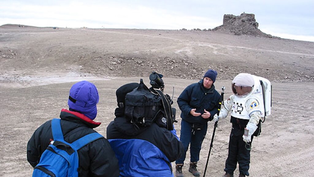 Keith Cowing’s Devon Island Journal – 25 July 2002 Russian TV, webcam privacy, and being on Mars for a few minutes