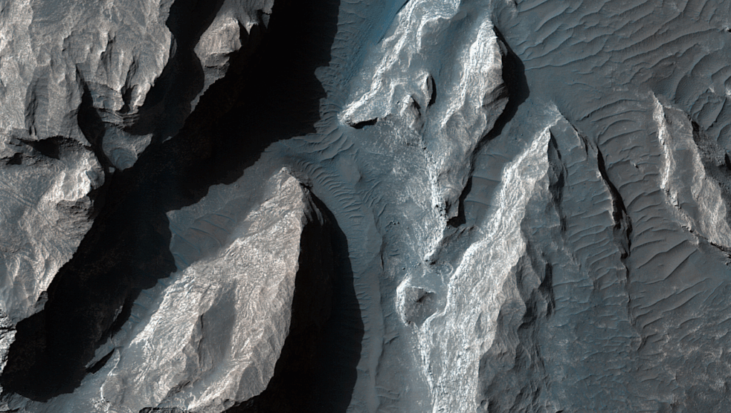 Deposits in Arsinoes Chaos – Possible Remnants Of An Ancient Lake On Mars