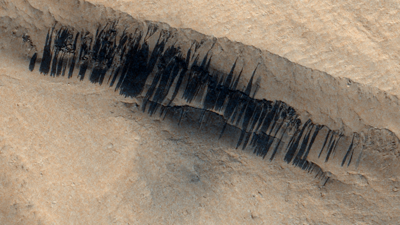 Origins Of Streak Features On Mars