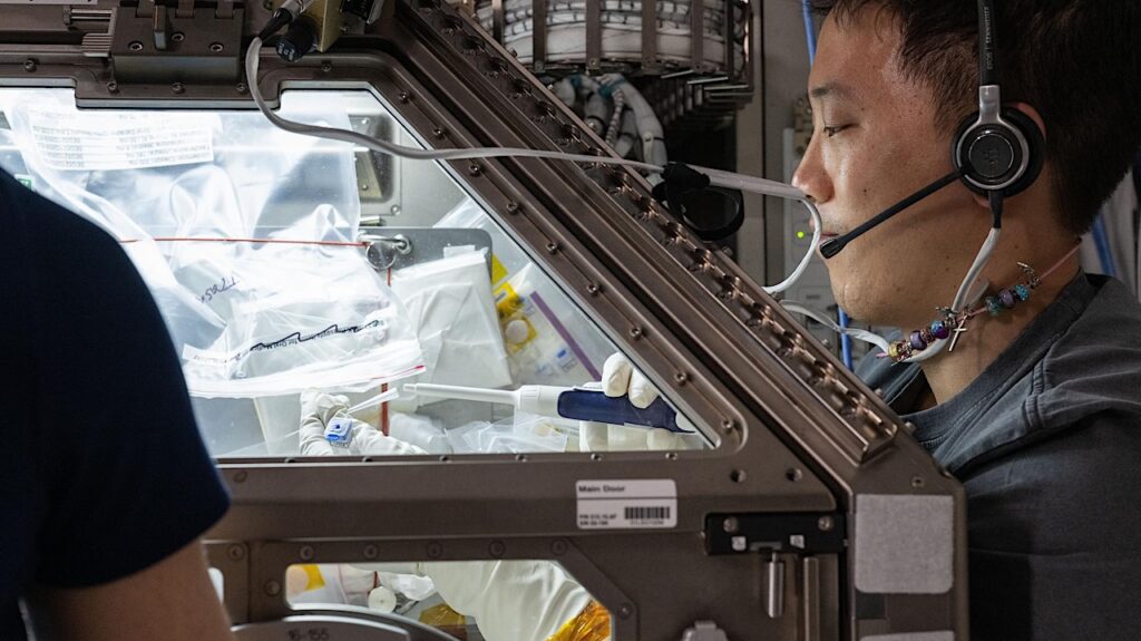 Offworld Biotechnology Glovebox Operations: DNA Nano Therapeutics-Mission 2