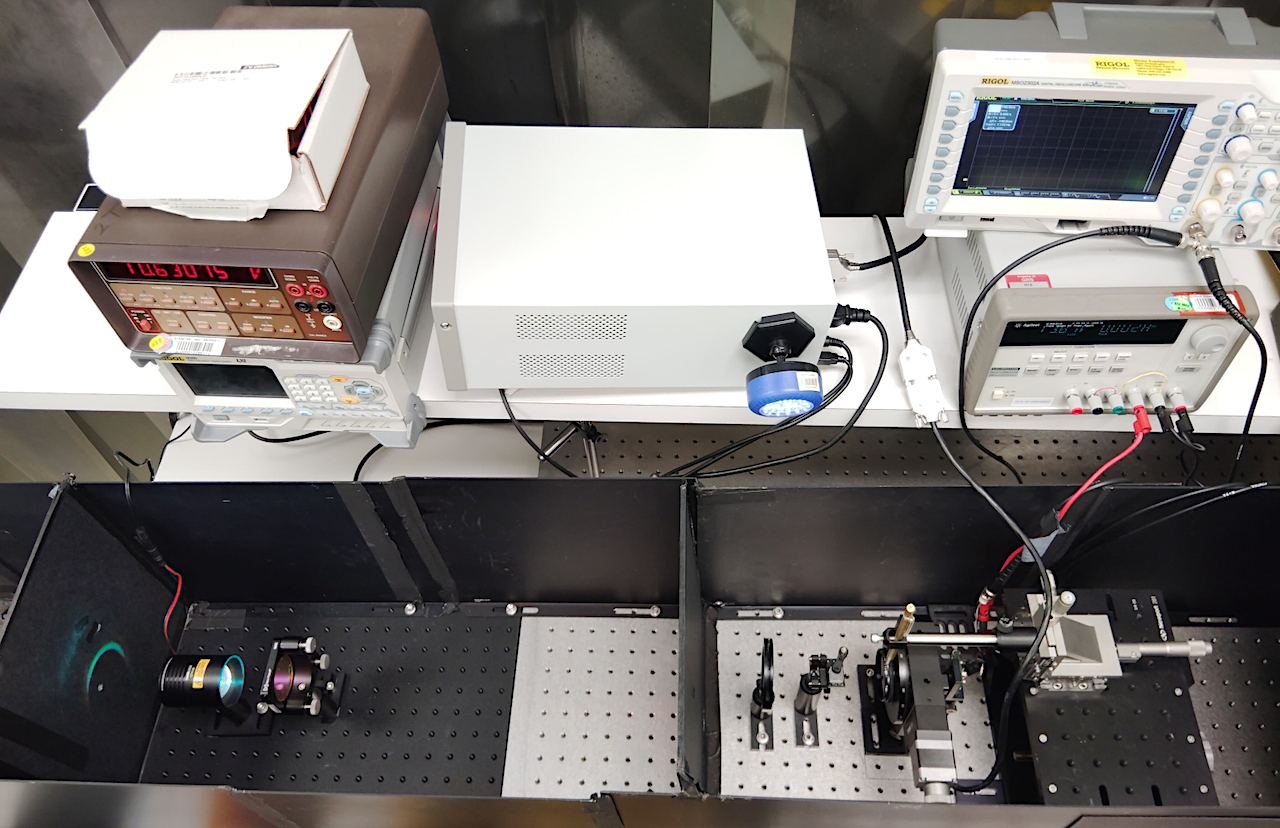 DragonflyPol: Wide-Field Optical Linear Polarimetry with the Dragonfly Telephoto Array (Instrument Description and Commissioning)